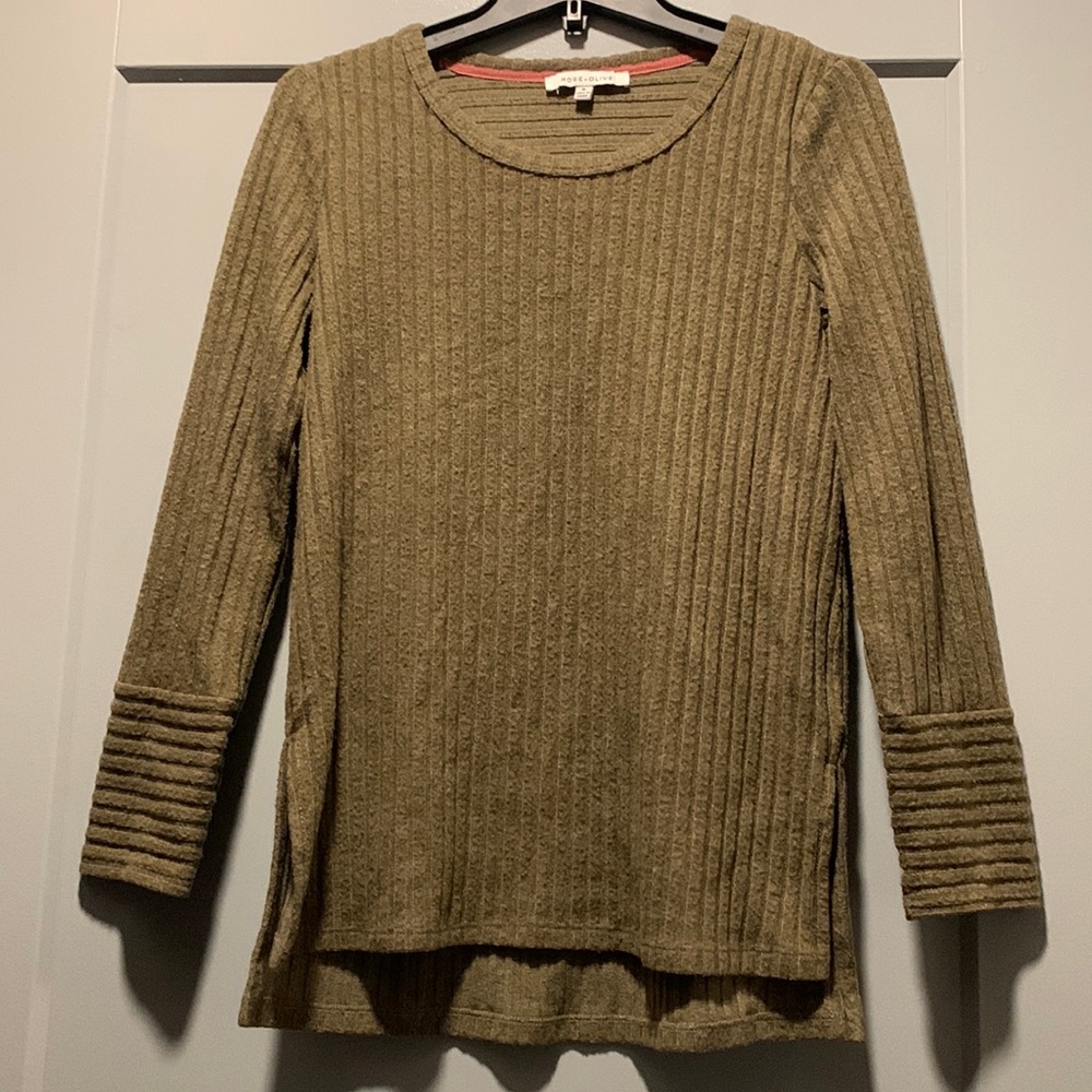 Light weight sweater